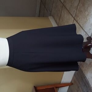 Vince Camuto Skirt - black - size 8P - perfect for the office.